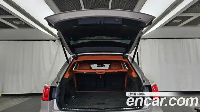 Bentley Bentayga 2018 — Şəkil 6/20
