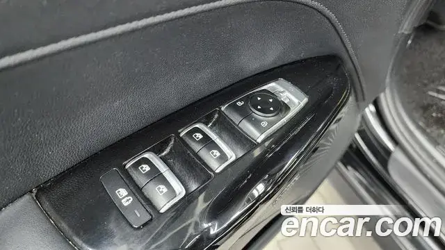 Kia K5 2020 — ფოტო 23/32