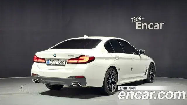 BMW 5 Series 2023 — Photo 12/31