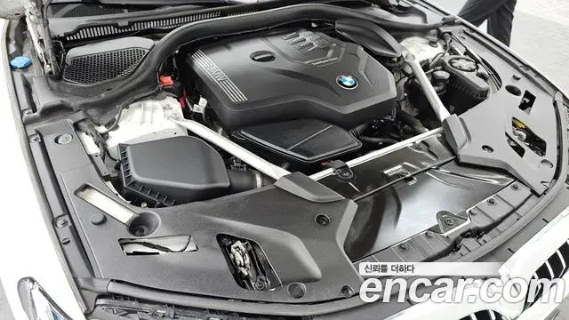 BMW 5 Series 2023 — Photo 14/31