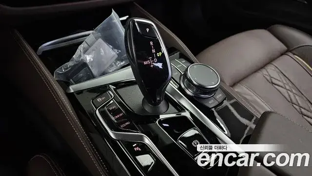 BMW 5 Series 2023 — Photo 21/31