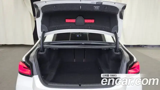 BMW 5 Series 2023 — Photo 9/31
