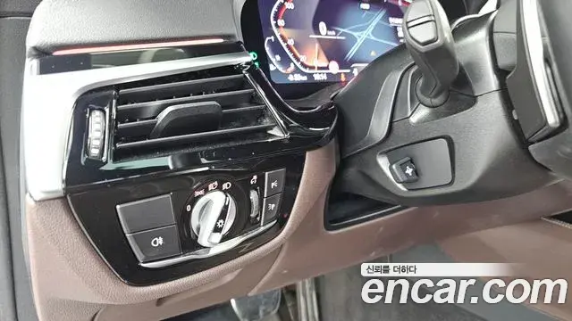 BMW 5 Series 2023 — Photo 6/31