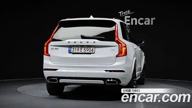 Volvo XC90 2021 — Photo 14/20