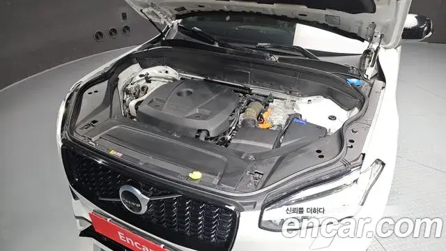 Volvo XC90 2021 — Photo 19/20