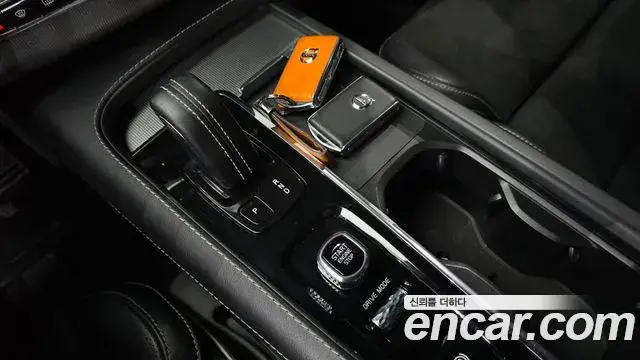 Volvo XC90 2021 — Photo 17/20