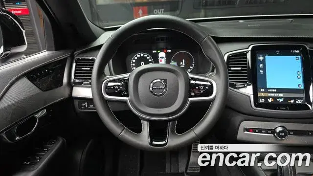 Volvo XC90 2021 — Photo 12/20