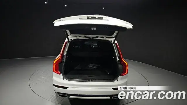 Volvo XC90 2021 — Photo 8/20