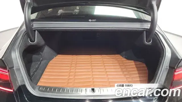 Genesis G90 2022 — ფოტო 26/34