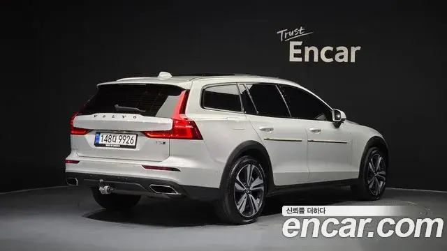 Volvo V60 Cross Country 2019 — Photo 14/34