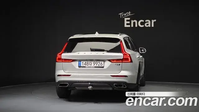 Volvo V60 Cross Country 2019 — Photo 13/34