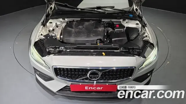 Volvo V60 Cross Country 2019 — Photo 21/34