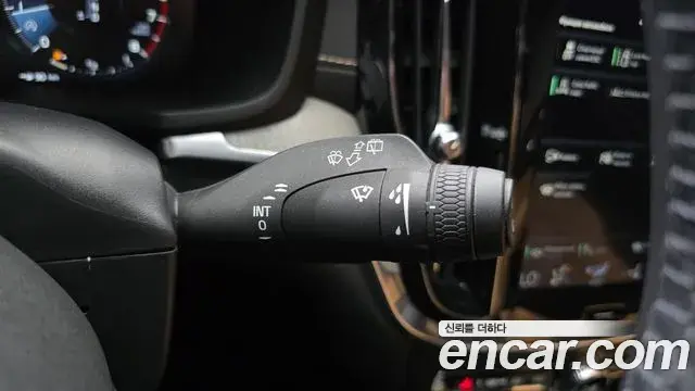 Volvo V60 Cross Country 2019 — Photo 22/34