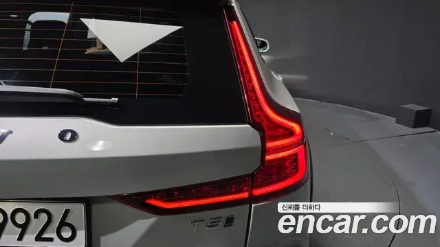 Volvo V60 Cross Country 2019 — Photo 19/34