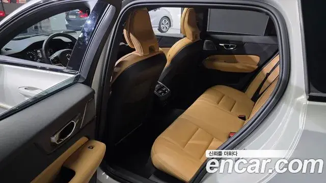 Volvo V60 Cross Country 2019 — Photo 5/34