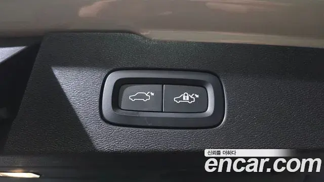 Volvo V60 Cross Country 2019 — Photo 23/34