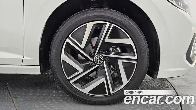 Volkswagen Jetta 2024 — ფოტო 19/33