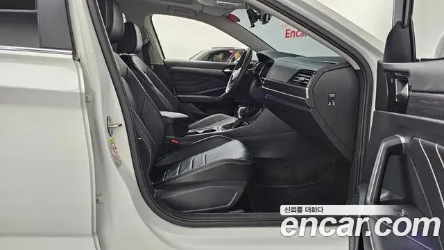 Volkswagen Jetta 2024 — ფოტო 28/33