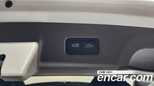 Kia Carnival 2024 — Фото 18/20