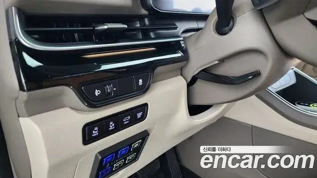 Kia Carnival 2024 — ფოტო 21/38