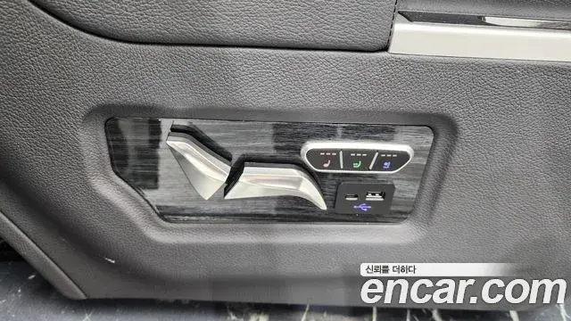 Kia Carnival 2024 — ფოტო 20/38