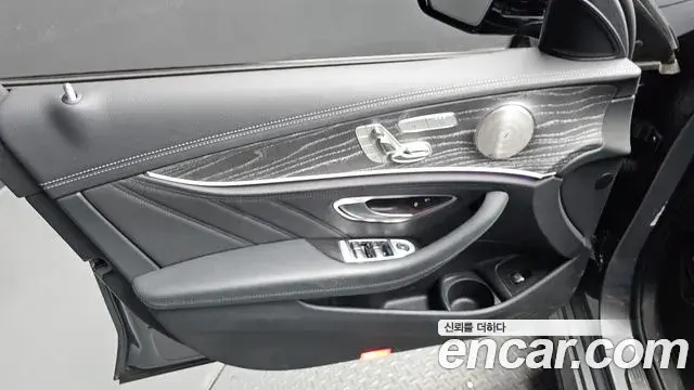 Mercedes-Benz E-Class 2022 — Şəkil 30/37