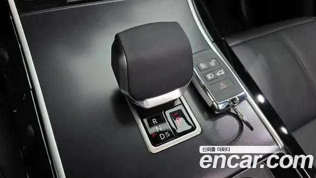 Land Rover Range Rover Velar 2025 — Şəkil 12/20