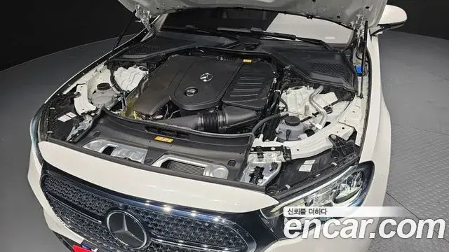 Mercedes-Benz E-Class 2025 — Photo 28/37