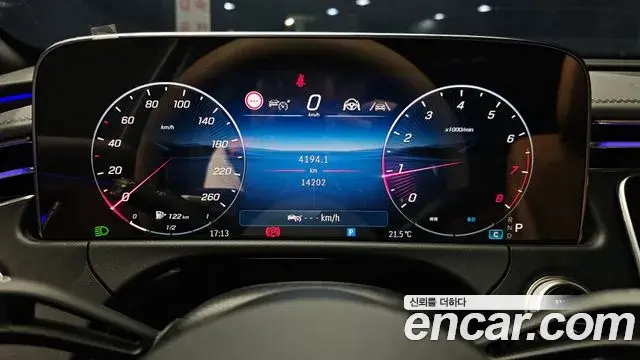 Mercedes-Benz E-Class 2025 — Photo 5/37