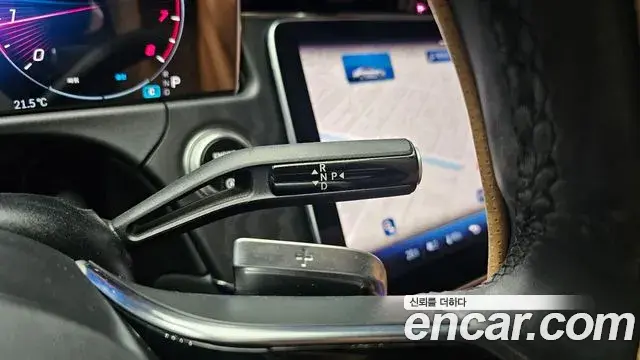 Mercedes-Benz E-Class 2025 — Photo 6/37