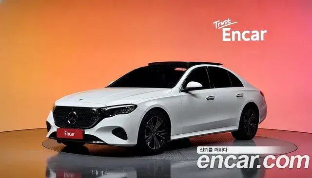 Mercedes-Benz E-Class 2025 — Photo 11/37