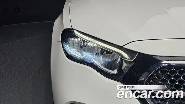 Mercedes-Benz E-Class 2025 — Photo 1/37