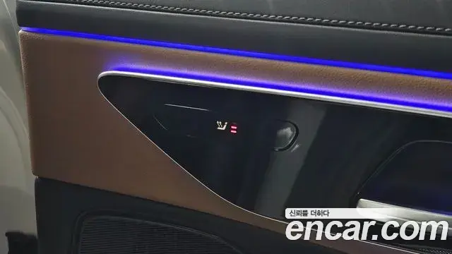 Mercedes-Benz E-Class 2025 — Photo 34/37