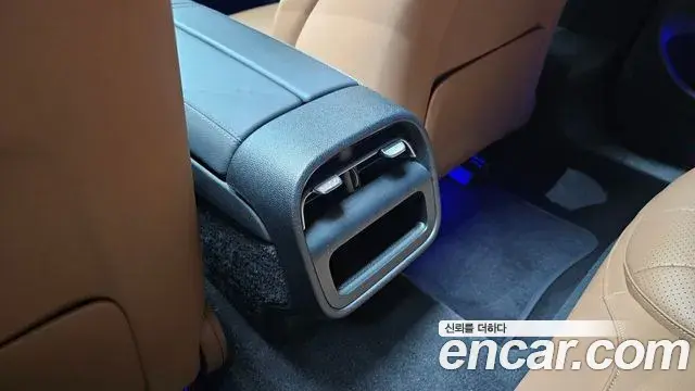 Mercedes-Benz E-Class 2025 — Photo 25/37