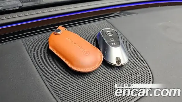 Mercedes-Benz E-Class 2025 — Photo 9/37