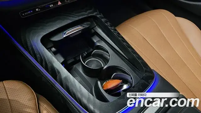 Mercedes-Benz E-Class 2025 — Photo 18/37