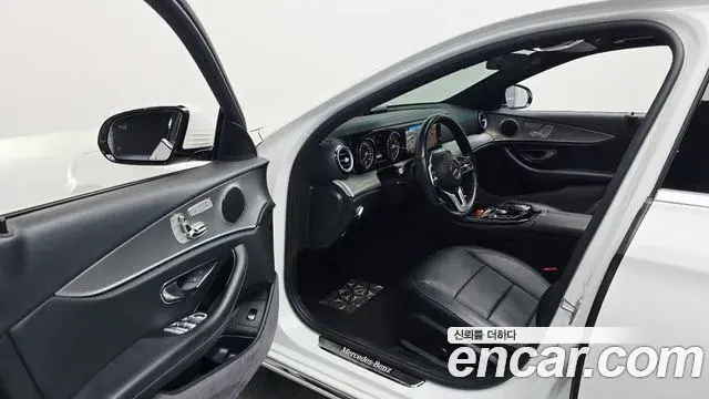 Mercedes-Benz E-Class 2018 — Фото 10/20