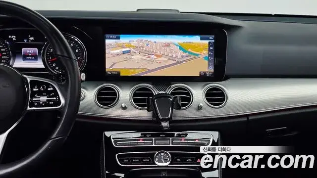 Mercedes-Benz E-Class 2018 — Фото 12/20