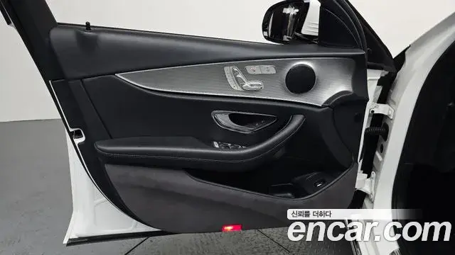 Mercedes-Benz E-Class 2018 — Photo 6/30