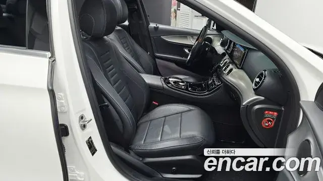 Mercedes-Benz E-Class 2018 — Photo 12/30