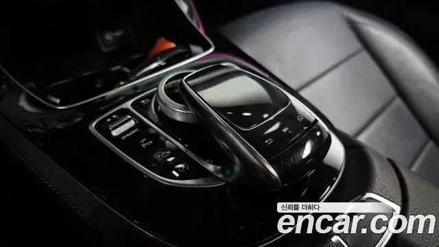 Mercedes-Benz E-Class 2018 — Photo 21/30