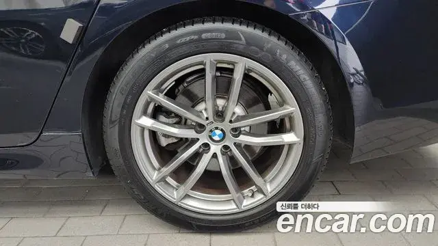BMW 5 Series 2020 — ფოტო 18/31