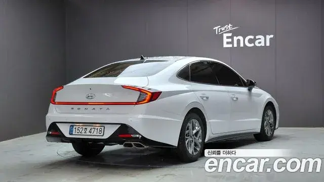Hyundai Sonata Hybrid 2022 — Photo 7/28