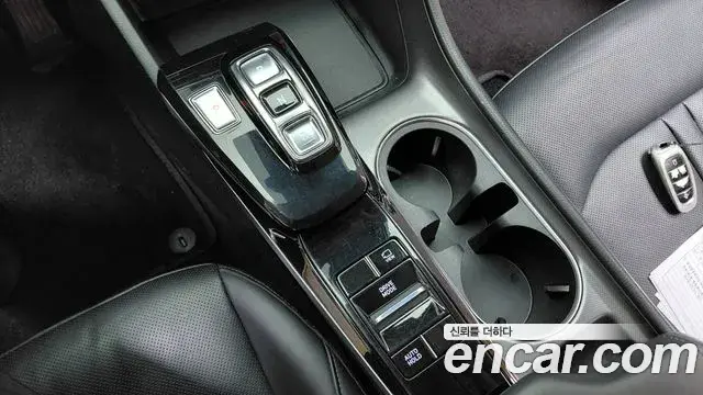 Hyundai Sonata Hybrid 2022 — Photo 20/28