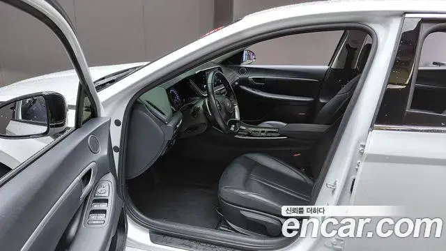 Hyundai Sonata Hybrid 2022 — Photo 4/28