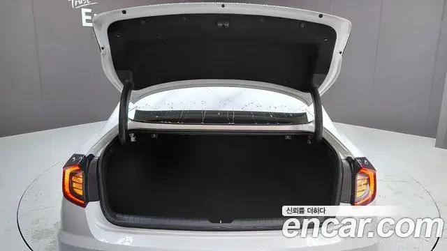 Hyundai Sonata Hybrid 2022 — Photo 26/28