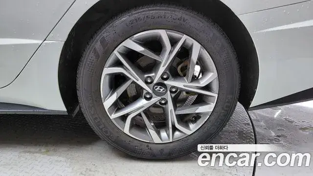 Hyundai Sonata Hybrid 2022 — Photo 5/28