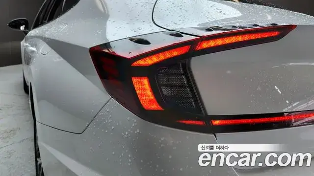 Hyundai Sonata Hybrid 2022 — Photo 25/28