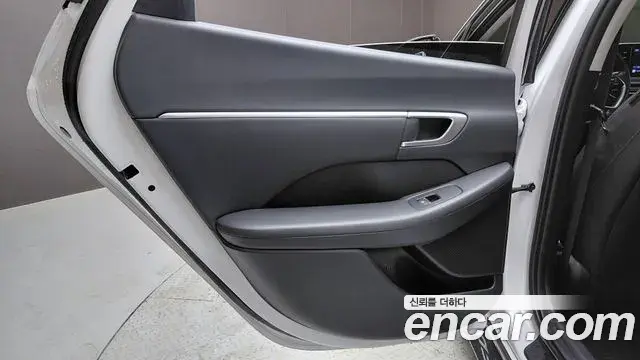 Hyundai Sonata Hybrid 2022 — Photo 27/28