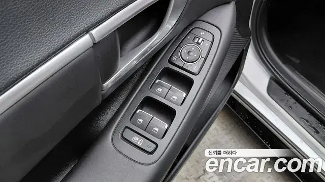 Hyundai Sonata Hybrid 2022 — Photo 21/28